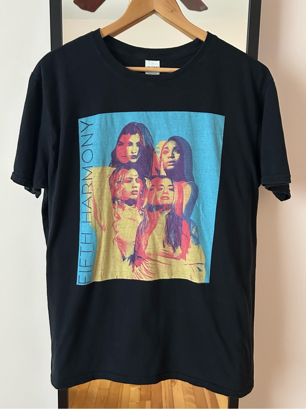 Vintage 2017 Fifth Harmony 🎤 band tour concert tee shirt Gildan Y2K rap hip hop